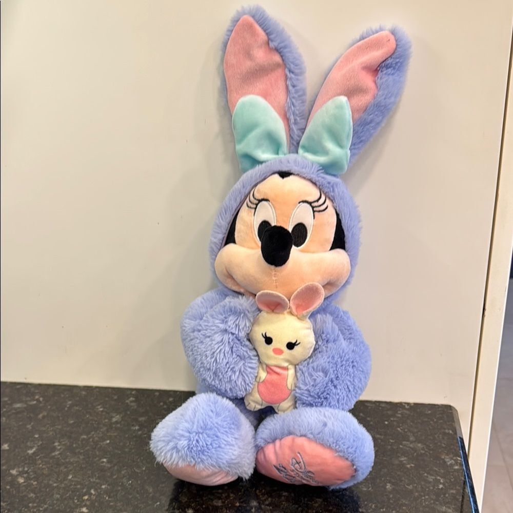 Minnie Mouse Holding Bunny 18” BluePurple 2019 DisneyStore Plush Stuff AnimalToy